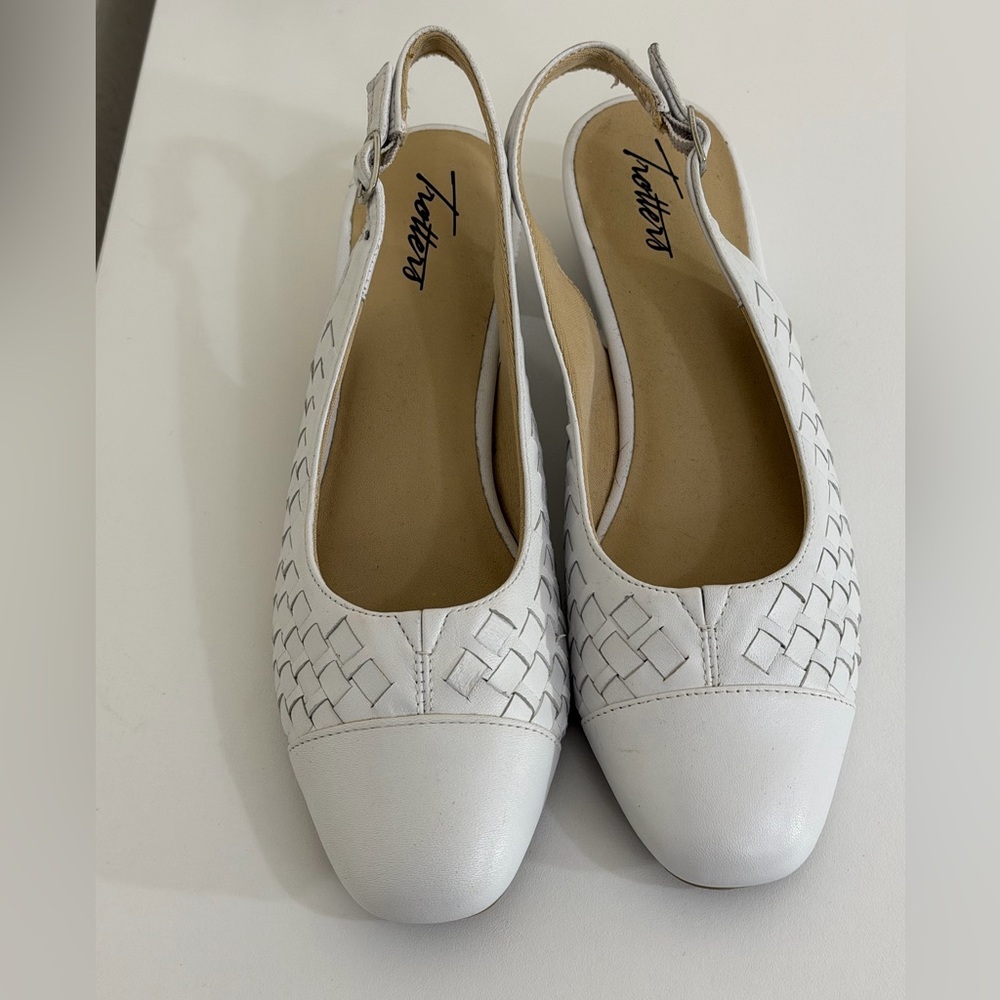 WOMEN'S TROTTERS DEA WOVEN SLINGBACK PUMPS White - Picture 6 of 7